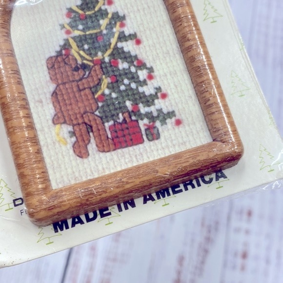 Vintage Teddy with Christmas tree embroidery kit new in package - Picture 4 of 4